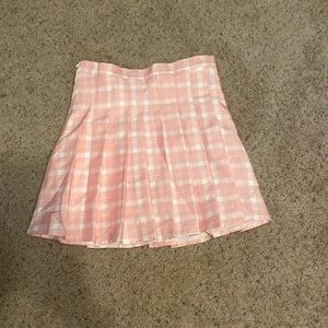 Pink and white pleated highwaisted skirt
